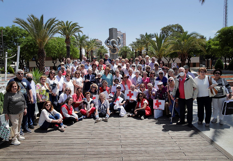 Miembros y voluntarios de Cruz Roja
